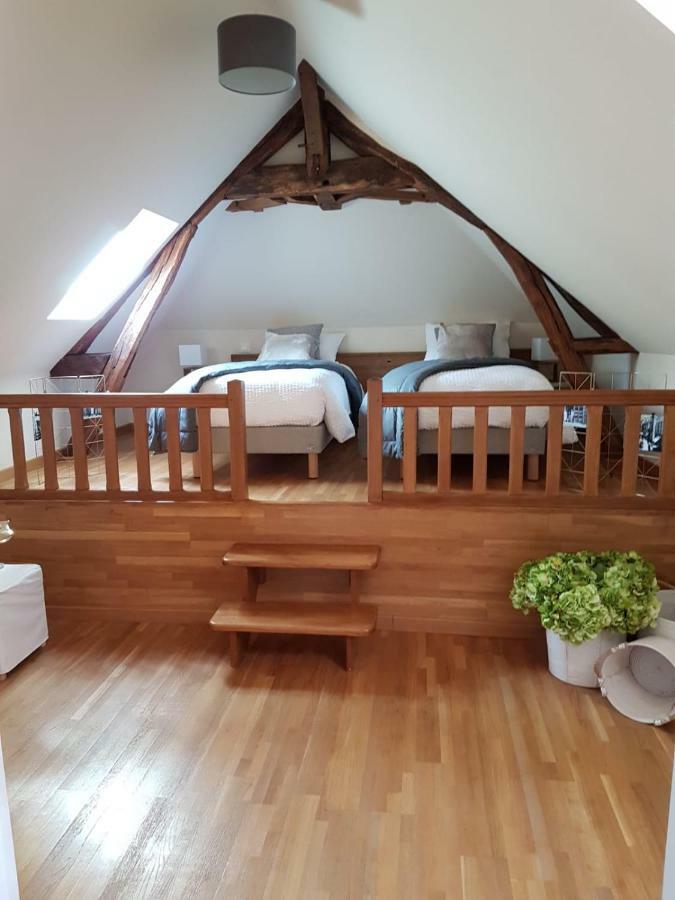 D'hotes Les Rives De La Tronne Bed & Breakfast